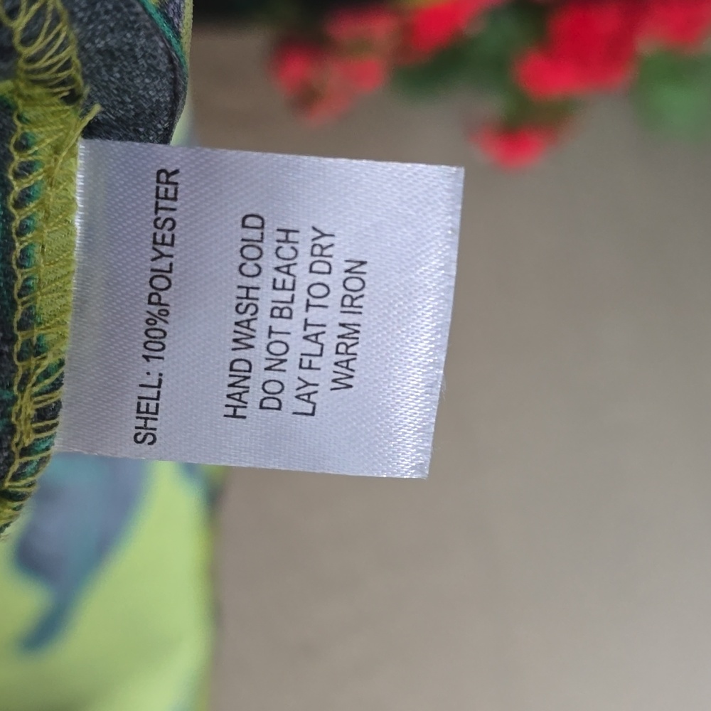 Bailey 44 Chartreuse &  Black Satin Button Down Blouse L Large - Picture 6 of 6